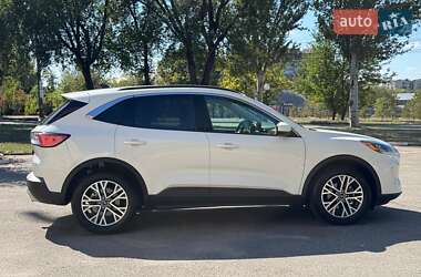 Позашляховик / Кросовер Ford Escape 2021 в 