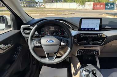 Позашляховик / Кросовер Ford Escape 2021 в 