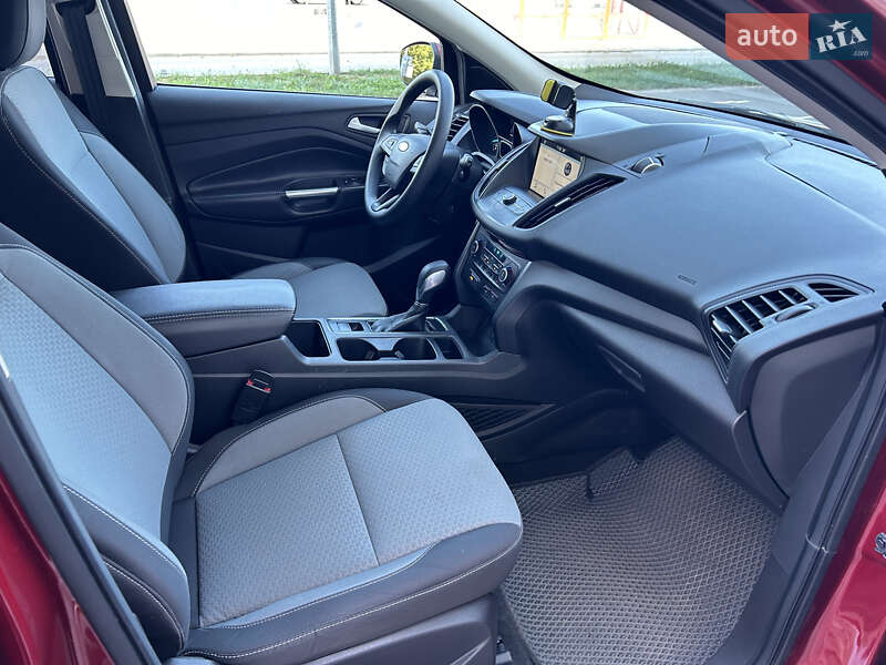 Внедорожник / Кроссовер Ford Escape 2018 в Черкассах