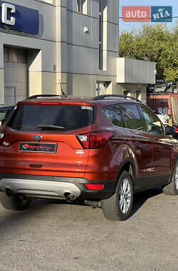 Внедорожник / Кроссовер Ford Escape 2018 в 