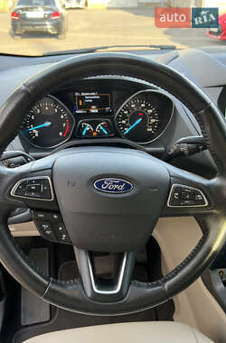 Внедорожник / Кроссовер Ford Escape 2018 в 