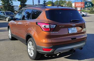 Внедорожник / Кроссовер Ford Escape 2017 в 