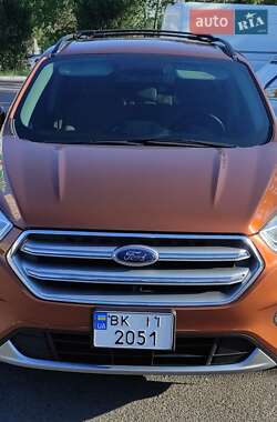 Внедорожник / Кроссовер Ford Escape 2017 в 