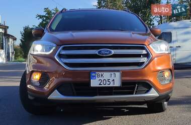 Внедорожник / Кроссовер Ford Escape 2017 в 
