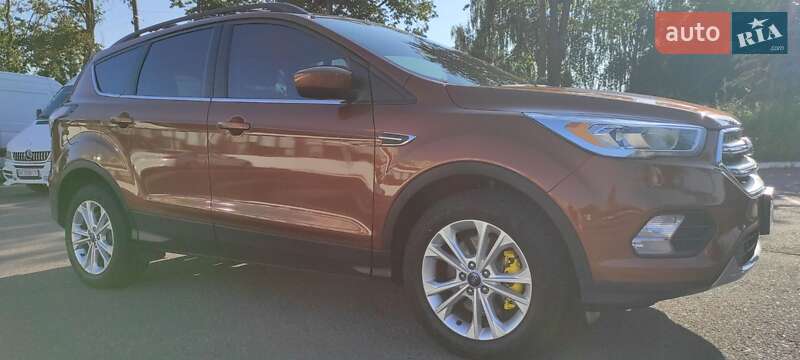 Внедорожник / Кроссовер Ford Escape 2017 в Ровно