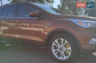 Внедорожник / Кроссовер Ford Escape 2017 в 