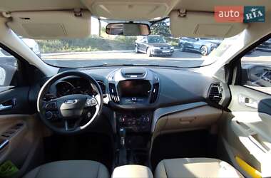 Внедорожник / Кроссовер Ford Escape 2017 в 