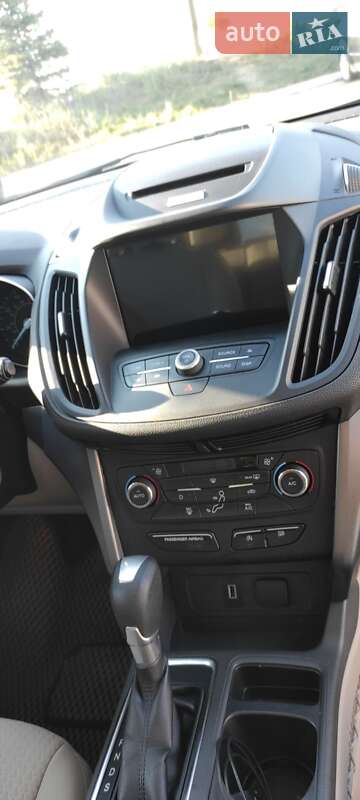 Внедорожник / Кроссовер Ford Escape 2017 в Ровно