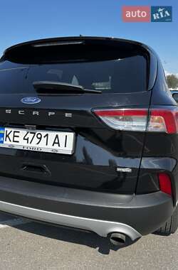 Внедорожник / Кроссовер Ford Escape 2021 в 