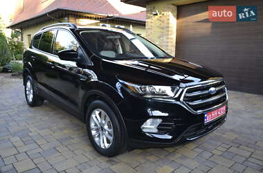Внедорожник / Кроссовер Ford Escape 2018 в 