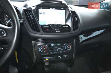 Внедорожник / Кроссовер Ford Escape 2018 в 