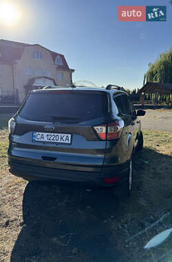 Внедорожник / Кроссовер Ford Escape 2017 в 