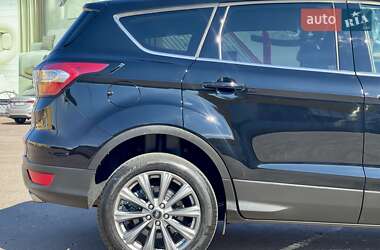 Внедорожник / Кроссовер Ford Escape 2017 в 