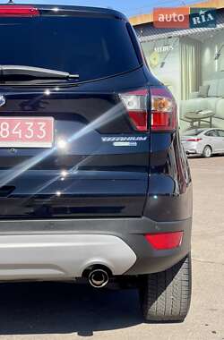 Внедорожник / Кроссовер Ford Escape 2017 в 