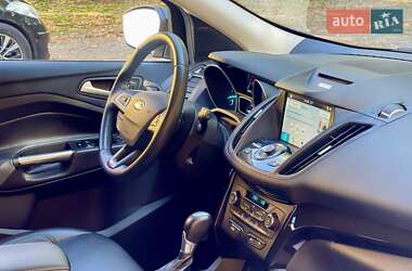 Внедорожник / Кроссовер Ford Escape 2017 в 