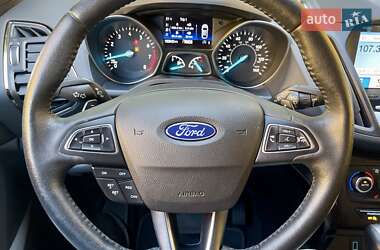 Внедорожник / Кроссовер Ford Escape 2017 в 