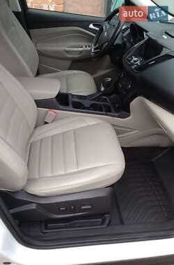 Внедорожник / Кроссовер Ford Escape 2016 в 