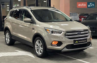 Внедорожник / Кроссовер Ford Escape 2017 в 