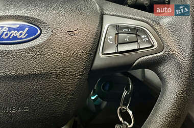 Внедорожник / Кроссовер Ford Escape 2017 в 