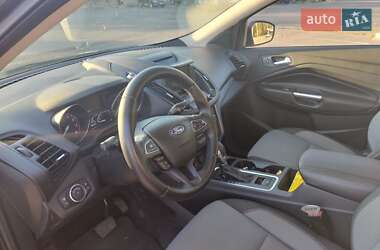 Внедорожник / Кроссовер Ford Escape 2018 в 