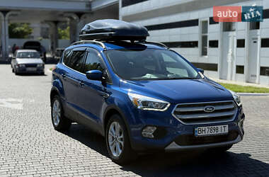 Внедорожник / Кроссовер Ford Escape 2017 в 