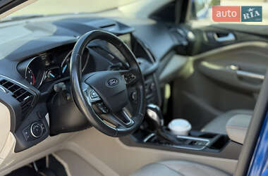 Внедорожник / Кроссовер Ford Escape 2017 в 