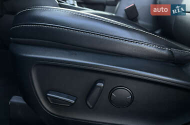 Внедорожник / Кроссовер Ford Escape 2019 в 