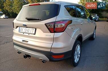 Внедорожник / Кроссовер Ford Escape 2016 в 