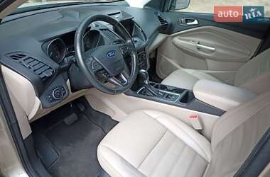 Внедорожник / Кроссовер Ford Escape 2016 в 