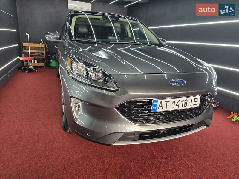 Позашляховик / Кросовер Ford Escape 2019 в Косові