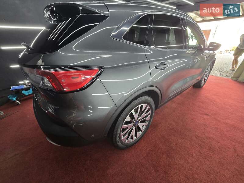 Позашляховик / Кросовер Ford Escape 2019 в Косові