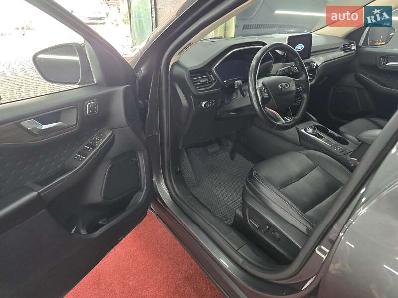 Позашляховик / Кросовер Ford Escape 2019 в Косові