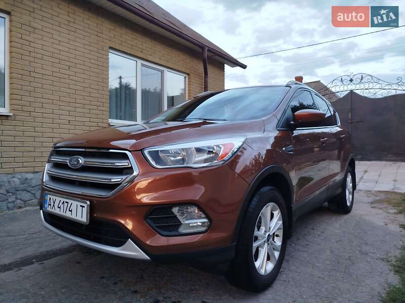 Внедорожник / Кроссовер Ford Escape 2017 в Ахтырке