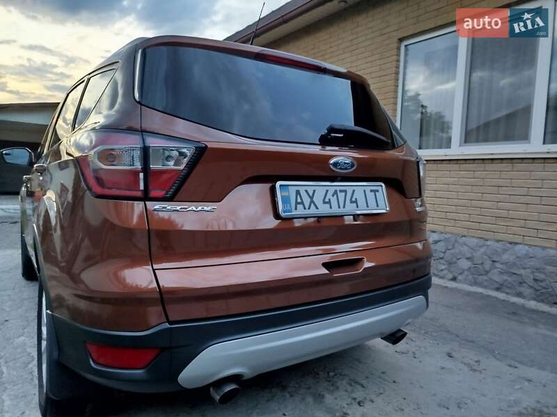 Внедорожник / Кроссовер Ford Escape 2017 в Ахтырке