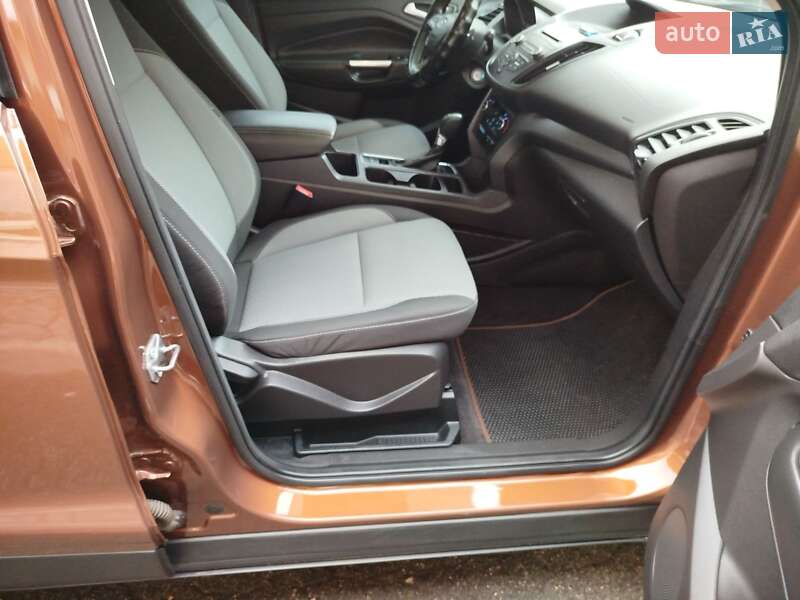 Внедорожник / Кроссовер Ford Escape 2017 в Ахтырке