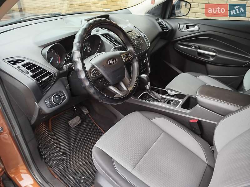 Внедорожник / Кроссовер Ford Escape 2017 в Ахтырке