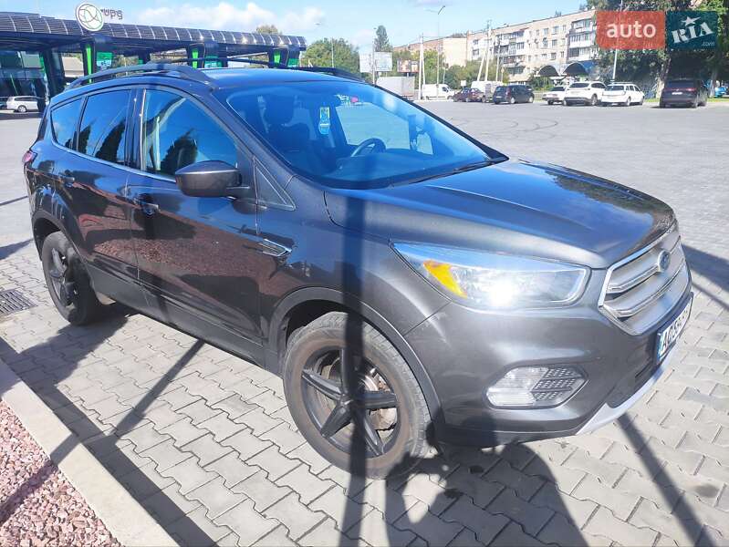 Внедорожник / Кроссовер Ford Escape 2017 в Луцке