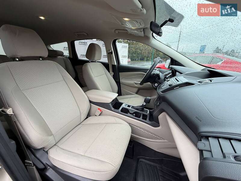 Позашляховик / Кросовер Ford Escape 2017 в Луцьку