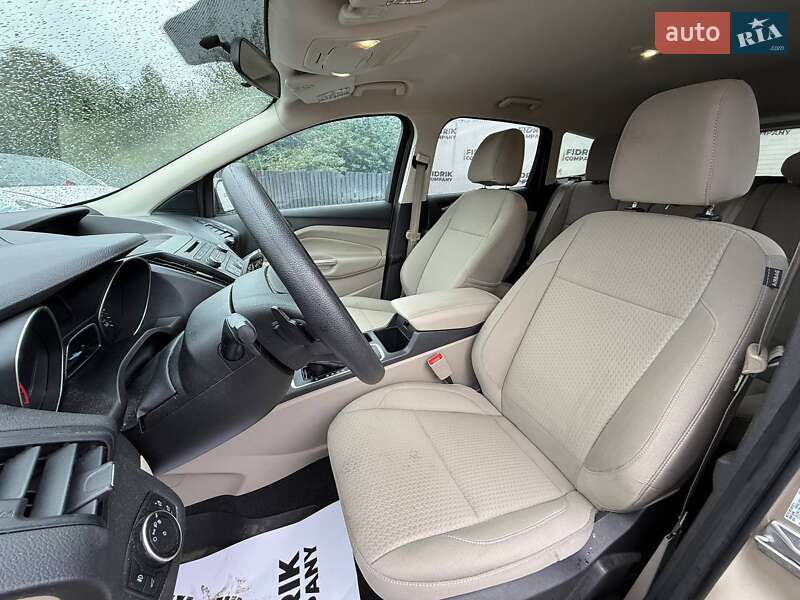 Позашляховик / Кросовер Ford Escape 2017 в Луцьку