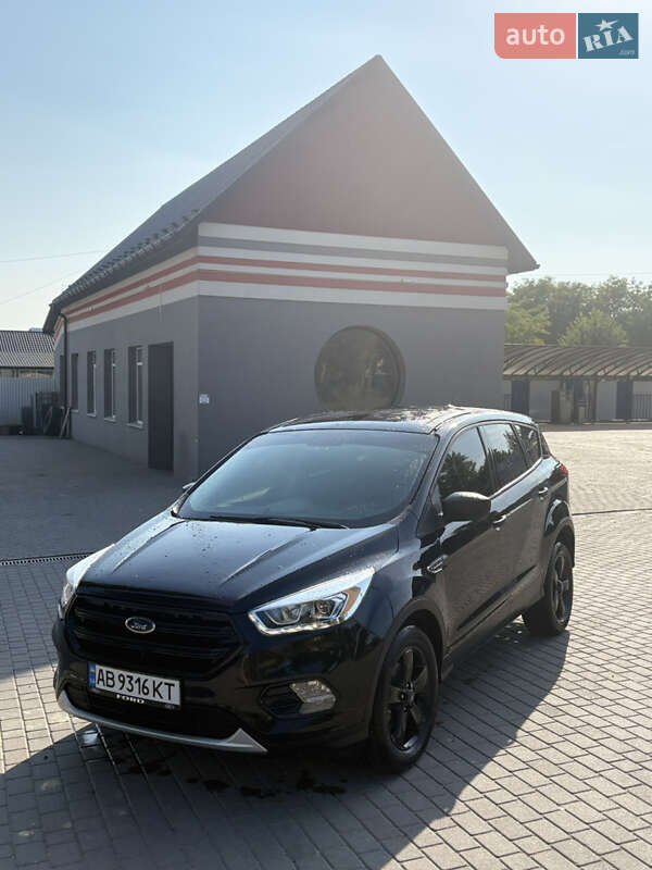 Внедорожник / Кроссовер Ford Escape 2018 в 