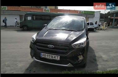 Внедорожник / Кроссовер Ford Escape 2018 в 