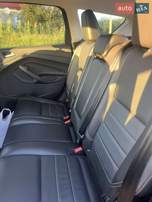 Внедорожник / Кроссовер Ford Escape 2015 в Золочеве