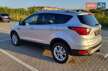 Внедорожник / Кроссовер Ford Escape 2019 в 