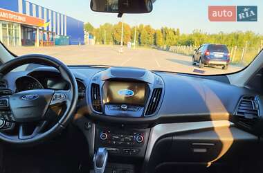 Внедорожник / Кроссовер Ford Escape 2019 в 