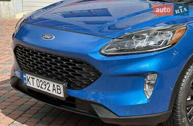 Внедорожник / Кроссовер Ford Escape 2020 в 
