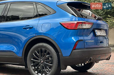 Внедорожник / Кроссовер Ford Escape 2020 в 