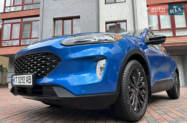Внедорожник / Кроссовер Ford Escape 2020 в 
