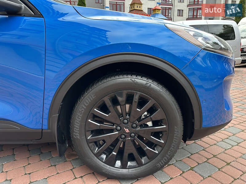 Внедорожник / Кроссовер Ford Escape 2020 в Ивано-Франковске