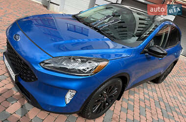 Внедорожник / Кроссовер Ford Escape 2020 в 