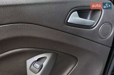 Внедорожник / Кроссовер Ford Escape 2015 в 